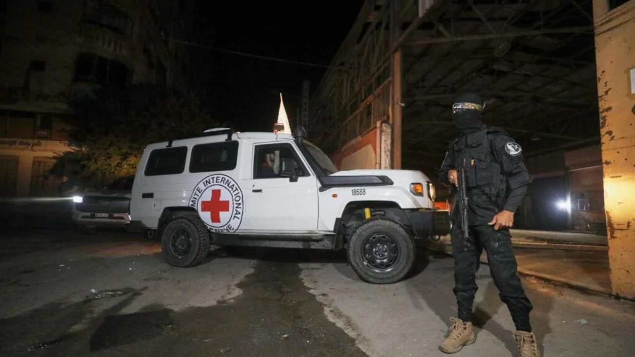 Hamás entrega otros cuatro cadáveres a Israel, que reabre el paso fronterizo de Rafah