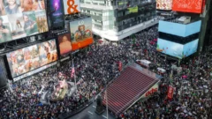 Las protestas ‘No Kings’ contra Trump se apoderan de las calles de EE.UU.