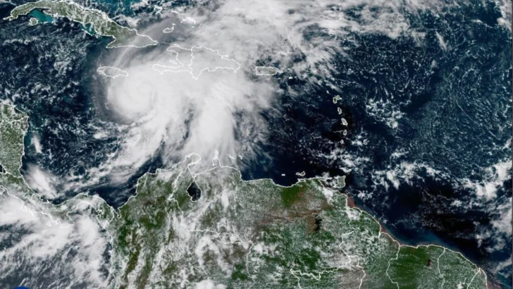 Melissa se transforma en huracán y avanza hacia Jamaica