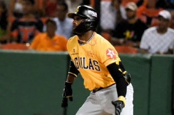 Aderlin Rodríguez lidera con cuadrangular victoria de Águilas ante Toros Aderlin Rodríguez lidera con cuadrangular victoria de Águilas ante Toros