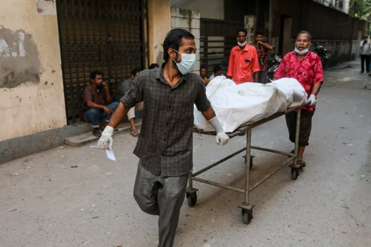 Al menos 16 muertos y un herido en un incendio en una fábrica textil en Bangladés Al menos 16 muertos y un herido en un incendio en una fábrica textil en Bangladés