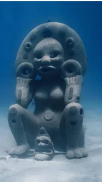 El europeo en la superficie y la taína bajo el agua