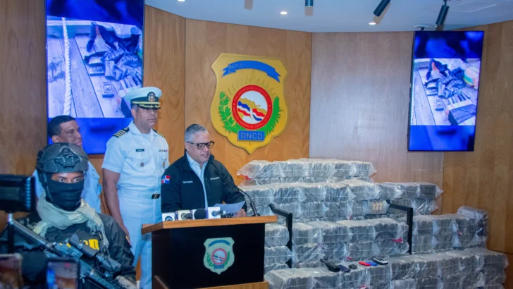 Autoridades incautan 650 paquetes de presunta cocaína en operativo en Baní