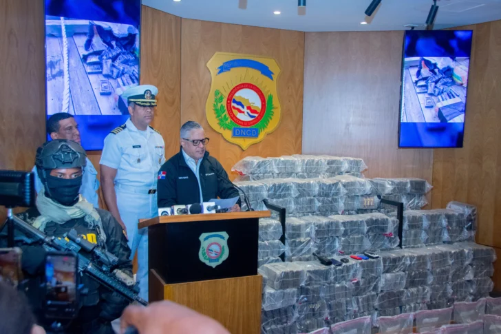 Autoridades incautan 650 paquetes de presunta cocaína en operativo en Baní