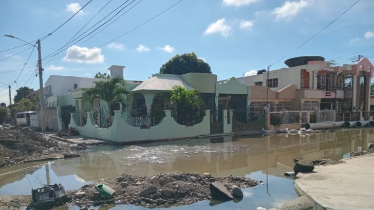 El casco urbano de Baní lleva dos semanas nadando en…eso mismo El casco urbano de Baní lleva dos semanas nadando en…eso mismo
