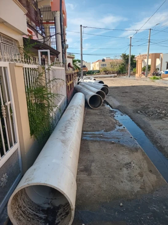 El casco urbano de Baní lleva dos semanas nadando en&#8230;eso mismo