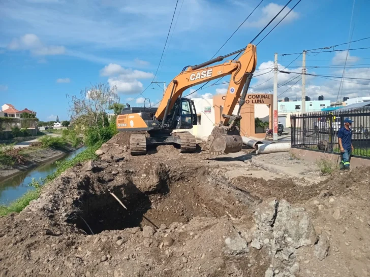 El casco urbano de Baní lleva dos semanas nadando en&#8230;eso mismo