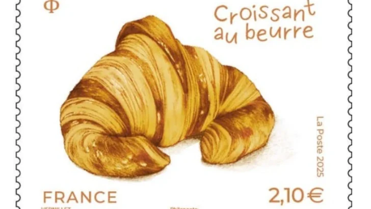 Francia pone en circulación un sello postal con aroma a cruasán para celebrar su gastronomía