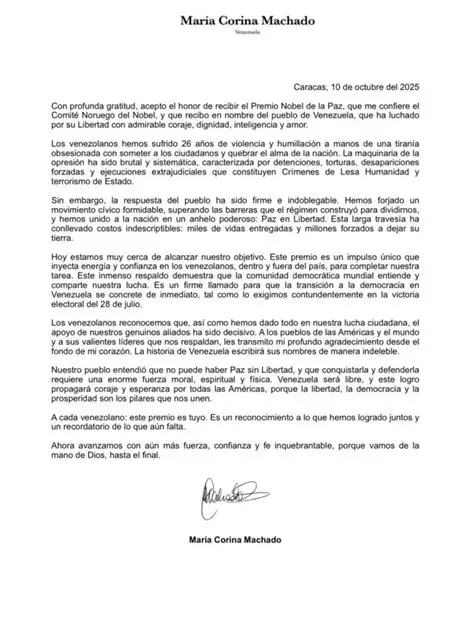  En la carta de María Corina Machado, escrita tras recibir el Premio Nobel de la Paz 2025, afirma que el premio “propagará coraje y esperanza” y que representa un llamado firme a concretar la transición democrática de manera inmediata. También subraya que “Venezuela será libre”, y que este reconocimiento no es personal, sino colectivo, en honor a quienes han luchado con coraje, dignidad, inteligencia y amor. (Fuente externa).