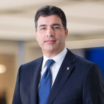 Liderar con inteligencia: cómo la IA potencia el talento humano en favor de nuestros clientes Liderar con inteligencia: cómo la IA potencia el talento humano en favor de nuestros clientes