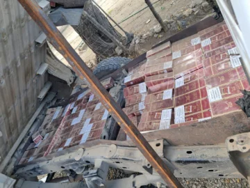 El Ejército incautó una camioneta que transportaba 100,000 cigarrillos de contrabando en Montecristi El Ejército incautó una camioneta que transportaba 100,000 cigarrillos de contrabando en Montecristi