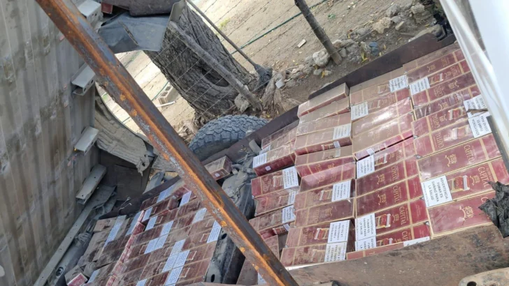 El Ejército incautó una camioneta que transportaba 100,000 cigarrillos de contrabando en Montecristi El Ejército incautó una camioneta que transportaba 100,000 cigarrillos de contrabando en Montecristi