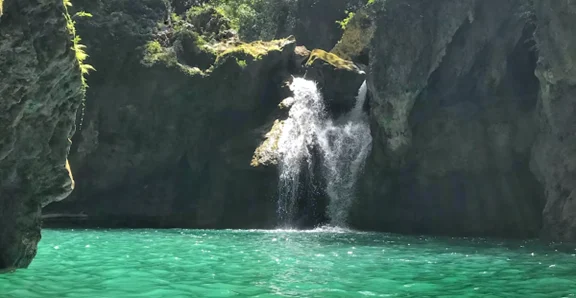 Colón quedó maravillado con la cantidad de ríos, saltos y arroyos que vio a su llegada a la isla de Santo Domingo.