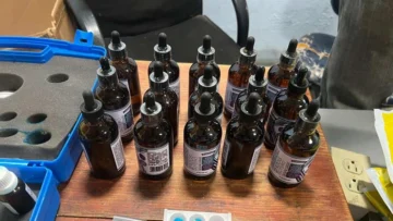 DNCD incauta cocaína líquida en 15 frascos de gotas para cabello