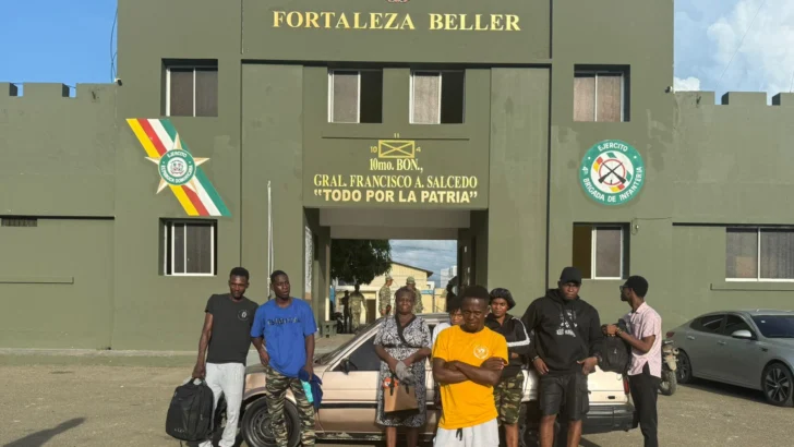 Drones militares interceptan vehículo con migrantes haitianos indocumentados en Dajabón Drones militares interceptan vehículo con migrantes haitianos indocumentados en Dajabón