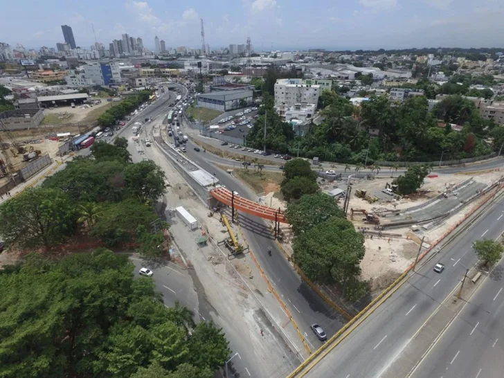 Presidente inaugura paso a desnivel en Pintura, avenida Isabel Aguiar con 27 de Febrero