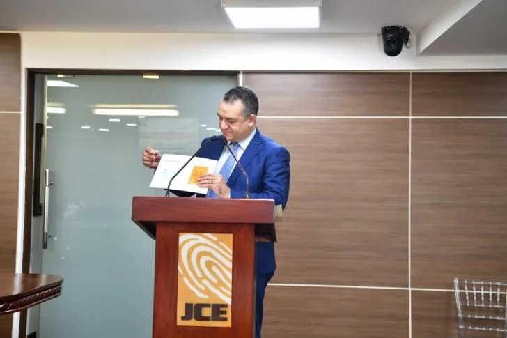  Román Jáquez Liranzo, presidente de la JCE.