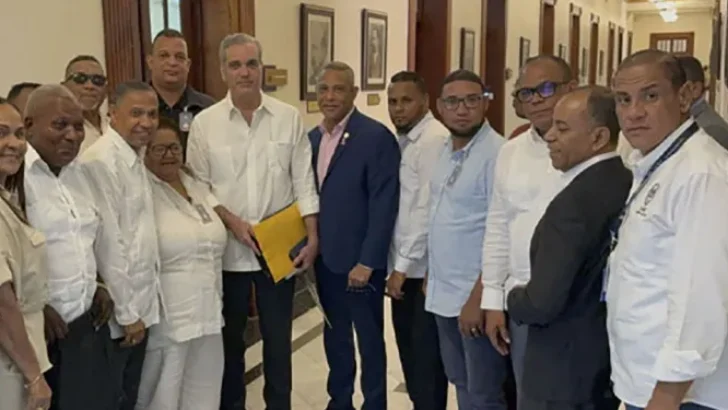 Tras reunión con el presidente Abinader, desisten de convocatoria a huelga en SFM Tras reunión con el presidente Abinader, desisten de convocatoria a huelga en SFM