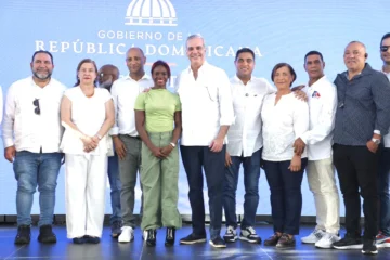 Abinader dispone de 2,000 millones para construcción y reconstrucción de obras deportivas