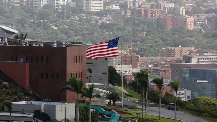 Maduro: responsables de atentado contra embajada en Caracas están en EEUU
