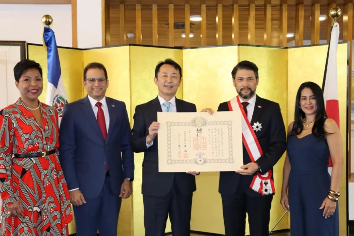 Embajador dominicano en Brasil recibe condecoración Gran Cordón del Gobierno del Japón