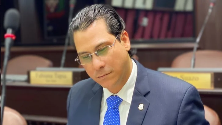 Diputado de la FP dice población sufre el presente mientras gobierno sigue anunciando a futuro