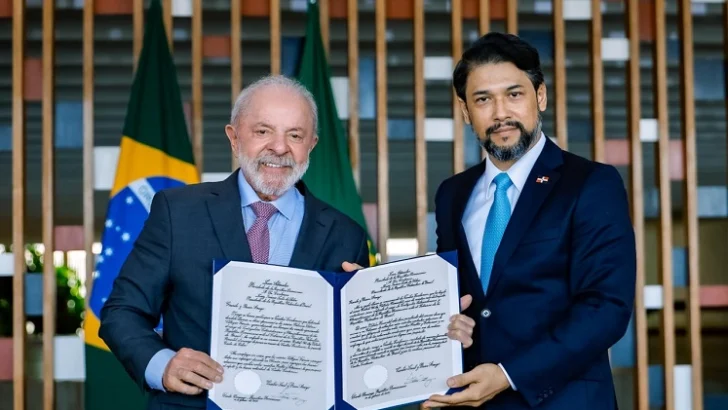 Robert Takata presentó sus Cartas Credenciales al presidente Lula da Silva