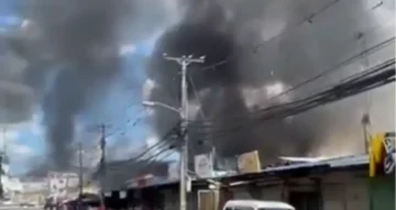 Incendio destruye negocios en mercado municipal de San Francisco de Macorís Incendio destruye negocios en mercado municipal de San Francisco de Macorís