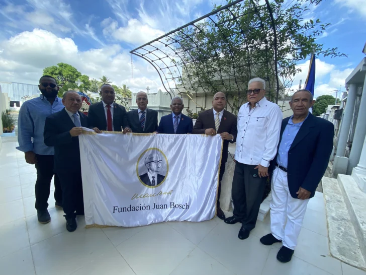 Recuerdan a don Juan Bosch en el 24 aniversario de su partida física