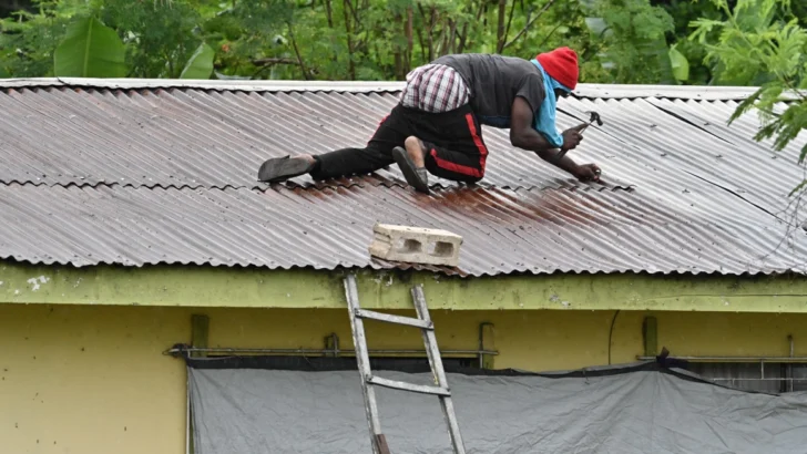 El huracán Melissa, de categoría 5, azota Jamaica con vientos y lluvias devastadores El huracán Melissa, de categoría 5, azota Jamaica con vientos y lluvias devastadores