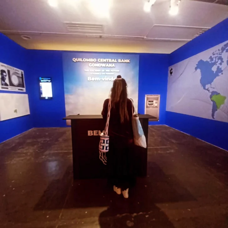 El valor del dinero en la obra del artista senegalés Mansour Ciss Kanakassy en la 36.ª Bienal de São Paulo