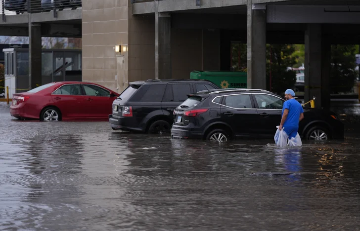 Dos hombres fallecen en Nueva York tras quedar atrapados en sótanos inundados