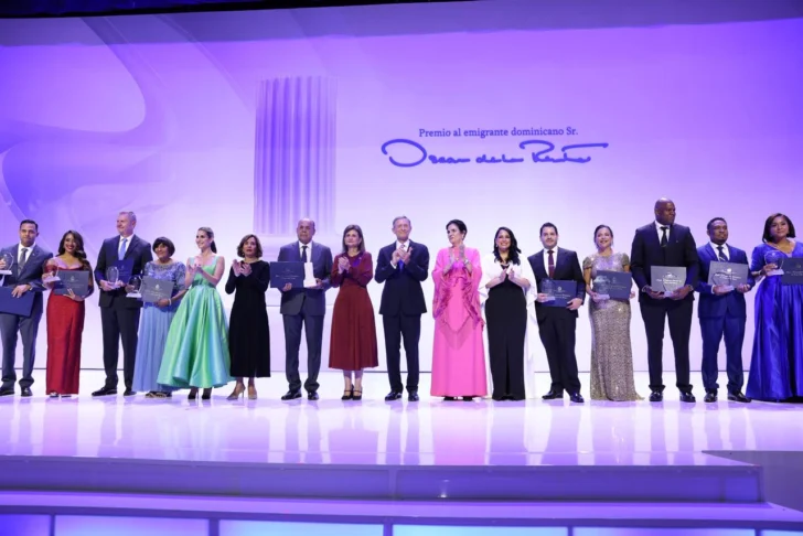 Líder comunitario Augusto Taveras recibe Premio al Emigrante Dominicano Líder comunitario Augusto Taveras recibe Premio al Emigrante Dominicano