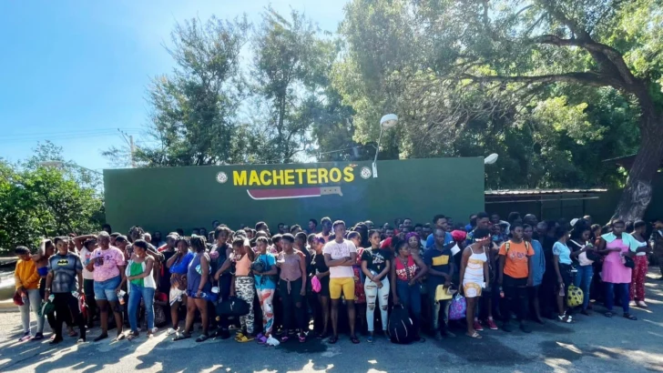 El ejército detiene a más de cien haitianos indocumentados en operativos en la Línea Noroeste El ejército detiene a más de cien haitianos indocumentados en operativos en la Línea Noroeste