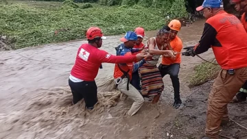 La tormenta Melissa deja cuatro comunidades incomunicadas en Baní La tormenta Melissa deja cuatro comunidades incomunicadas en Baní