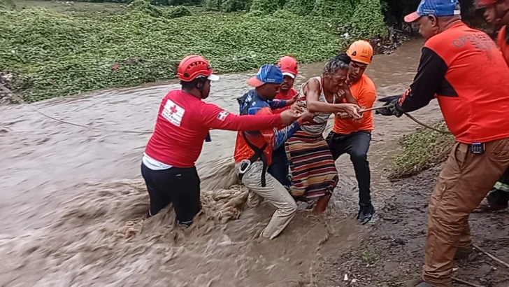 La tormenta Melissa deja cuatro comunidades incomunicadas en Baní