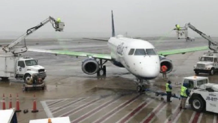 Airbus de JetBlue aterriza de emergencia en Florida y deja pasajeros heridos