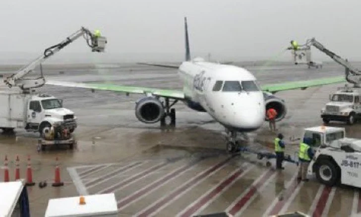 Airbus de JetBlue aterriza de emergencia en Florida y deja pasajeros heridos