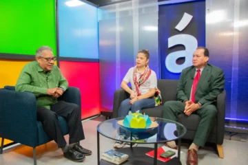 Gustavo Olivo Peña, Dra. Ibeth Guzmán y Juan Francisco Viloria. Foto: ©️ Juan Antonio Guio. ACENTO.