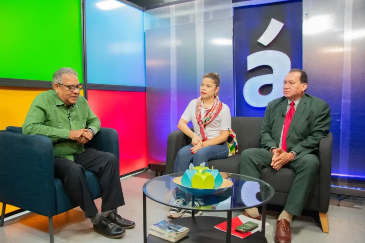  Gustavo Olivo Peña, Dra. Ibeth Guzmán y Juan Francisco Viloria. Foto: ©️ Juan Antonio Guio. ACENTO.