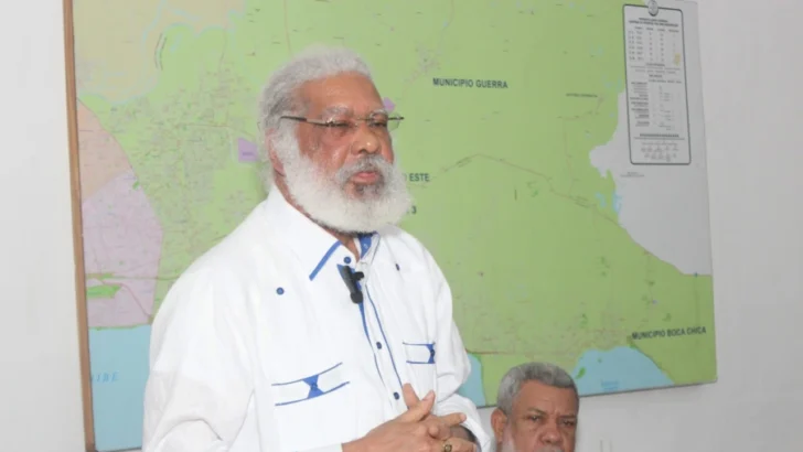 Juan Hubieres niega alza de pasajes y atribuye información a chantaje