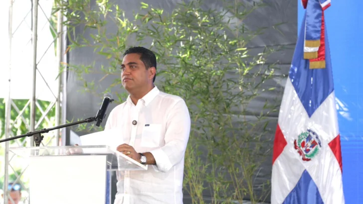 Abinader dispone de 2,000 millones para construcción y reconstrucción de obras deportivas