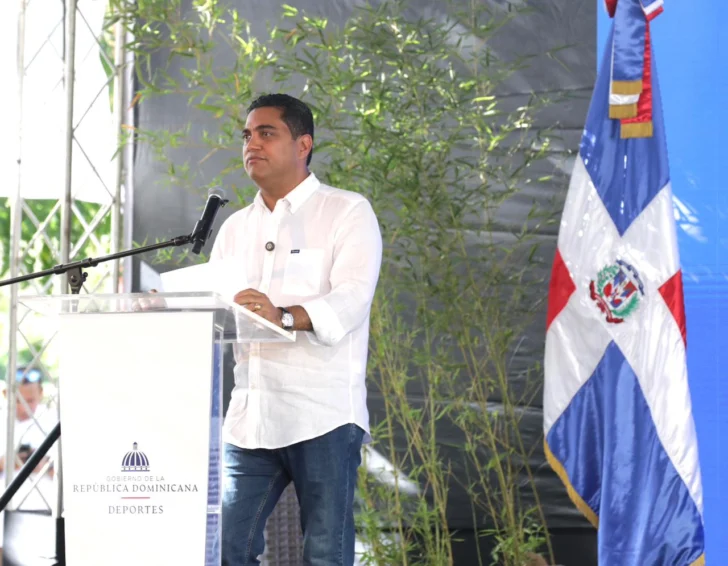 Abinader dispone de 2,000 millones para construcción y reconstrucción de obras deportivas