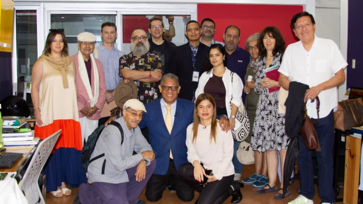 Lectura de poetas de tres continentes en Acento TV Lectura de poetas de tres continentes en Acento TV