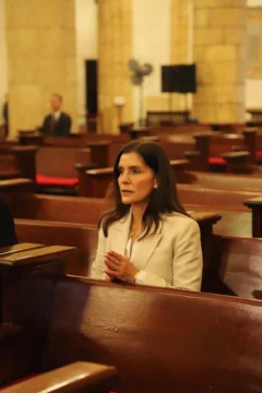 Embajadora de EEUU acude a misa en su primera actividad en territorio dominicano