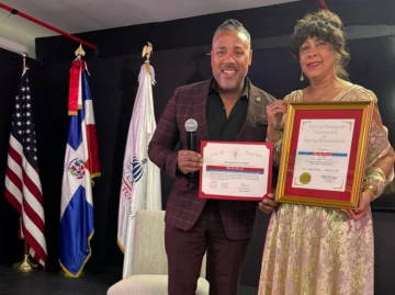 Periodista Mary Leisy Hernández recibe reconocimientos en Nueva York