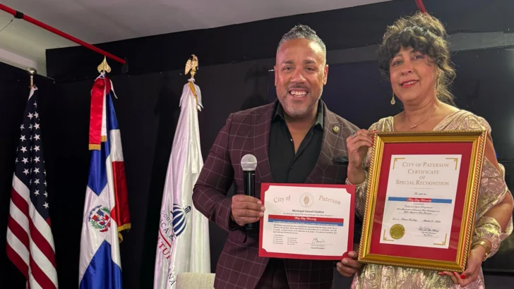 Periodista Mary Leisy Hernández recibe reconocimientos en Nueva York