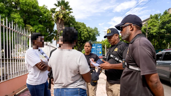 Migración detiene 1,283 indocumentados y deporta 1,426 Migración detiene 1,283 indocumentados y deporta 1,426