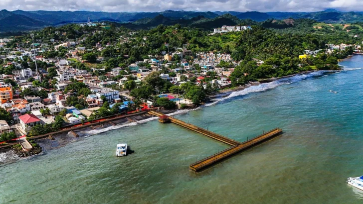 Mitur entrega reconstruido el muelle turístico de Miches
