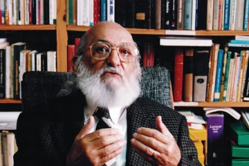 Ser maestro en tiempo de la IA: ¿Por qué hablar vale más que escribir?
